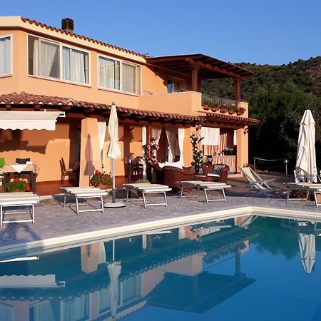 Li Muntigeddi Hotel San Teodoro  Luaran gambar
