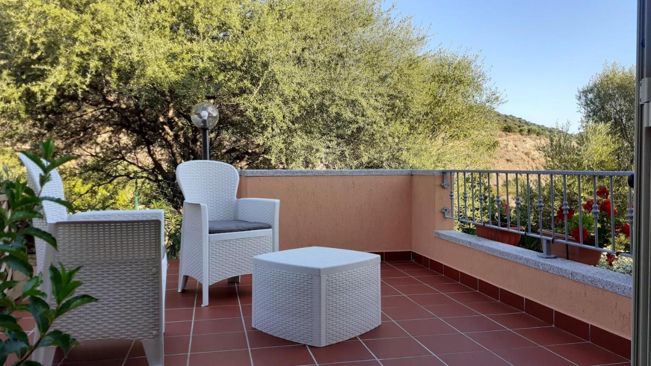 Li Muntigeddi Hotel San Teodoro  Luaran gambar