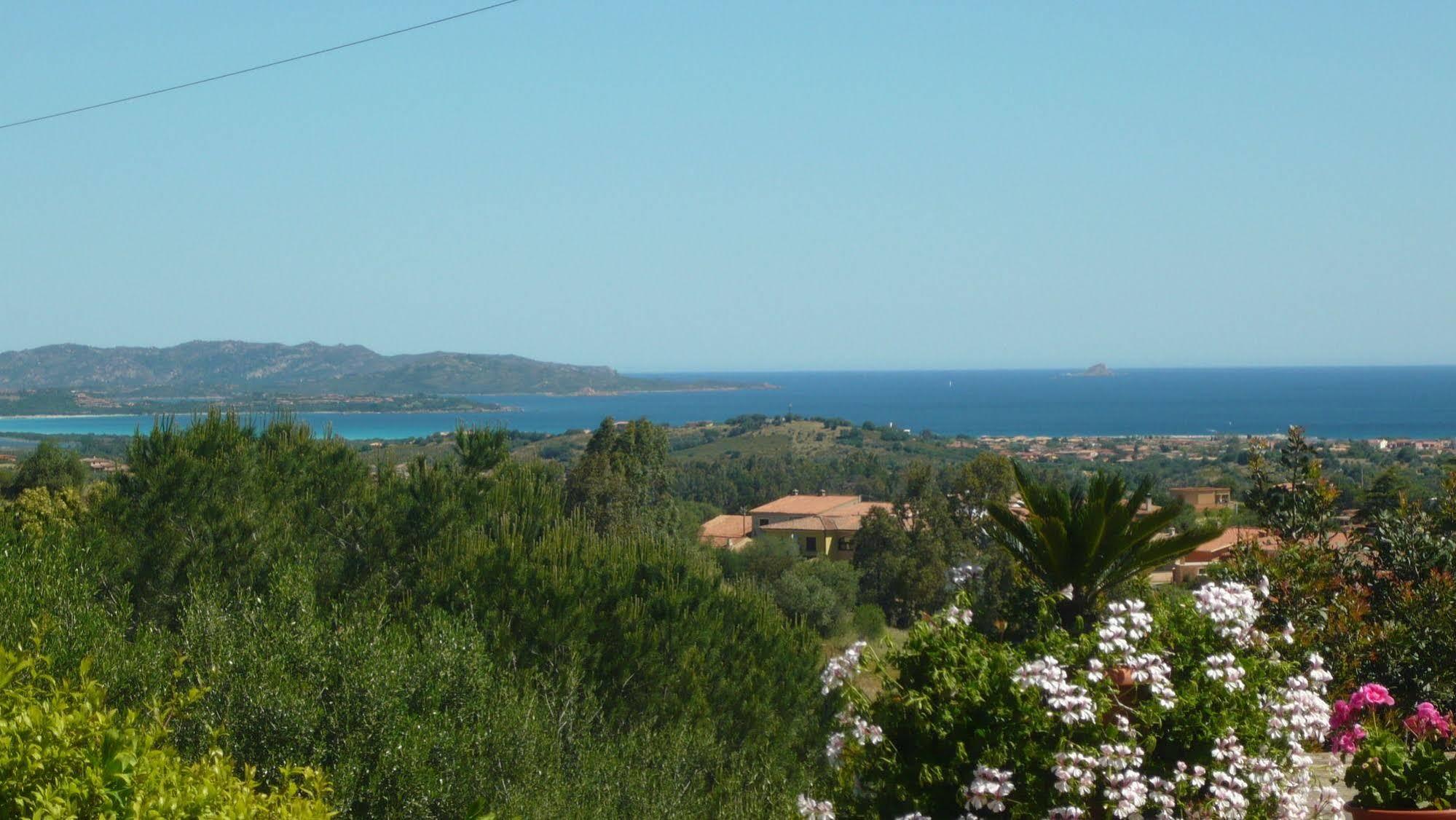 Li Muntigeddi Hotel San Teodoro  Luaran gambar