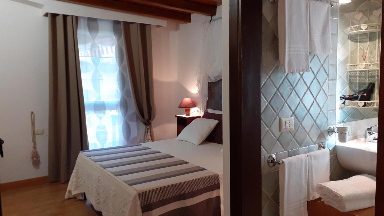 Li Muntigeddi Hotel San Teodoro  Luaran gambar