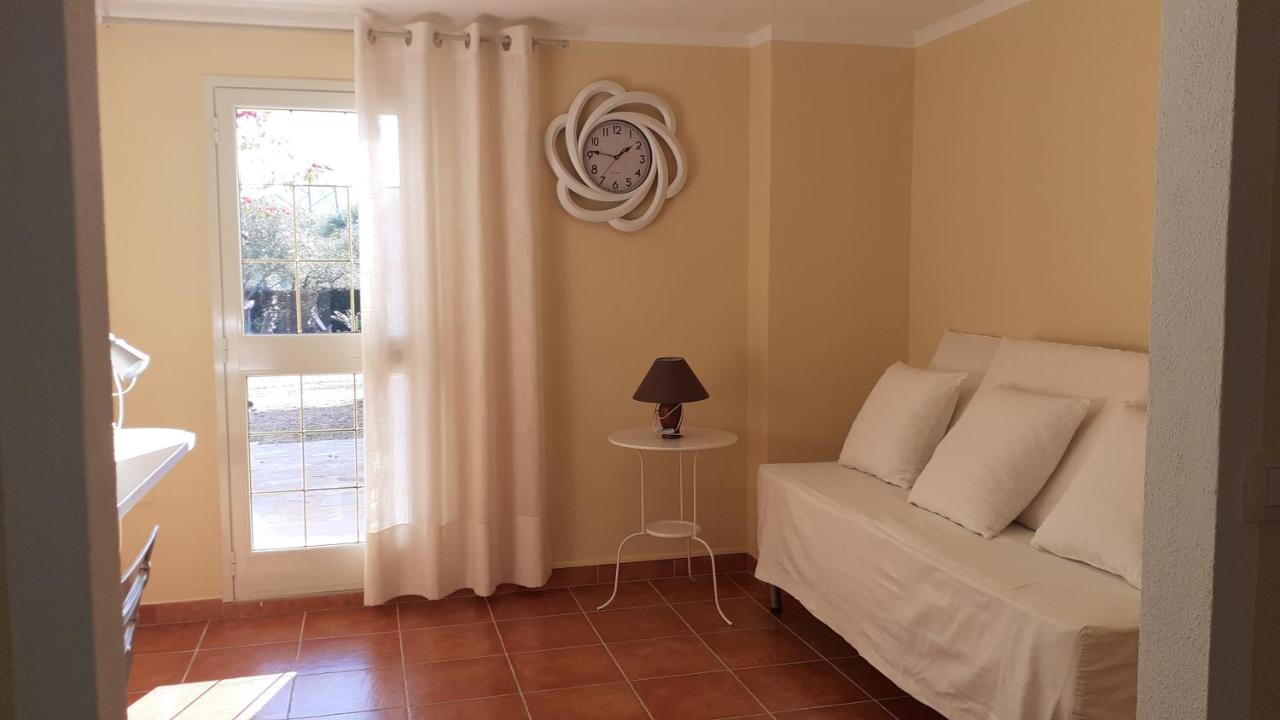 Li Muntigeddi Hotel San Teodoro  Luaran gambar