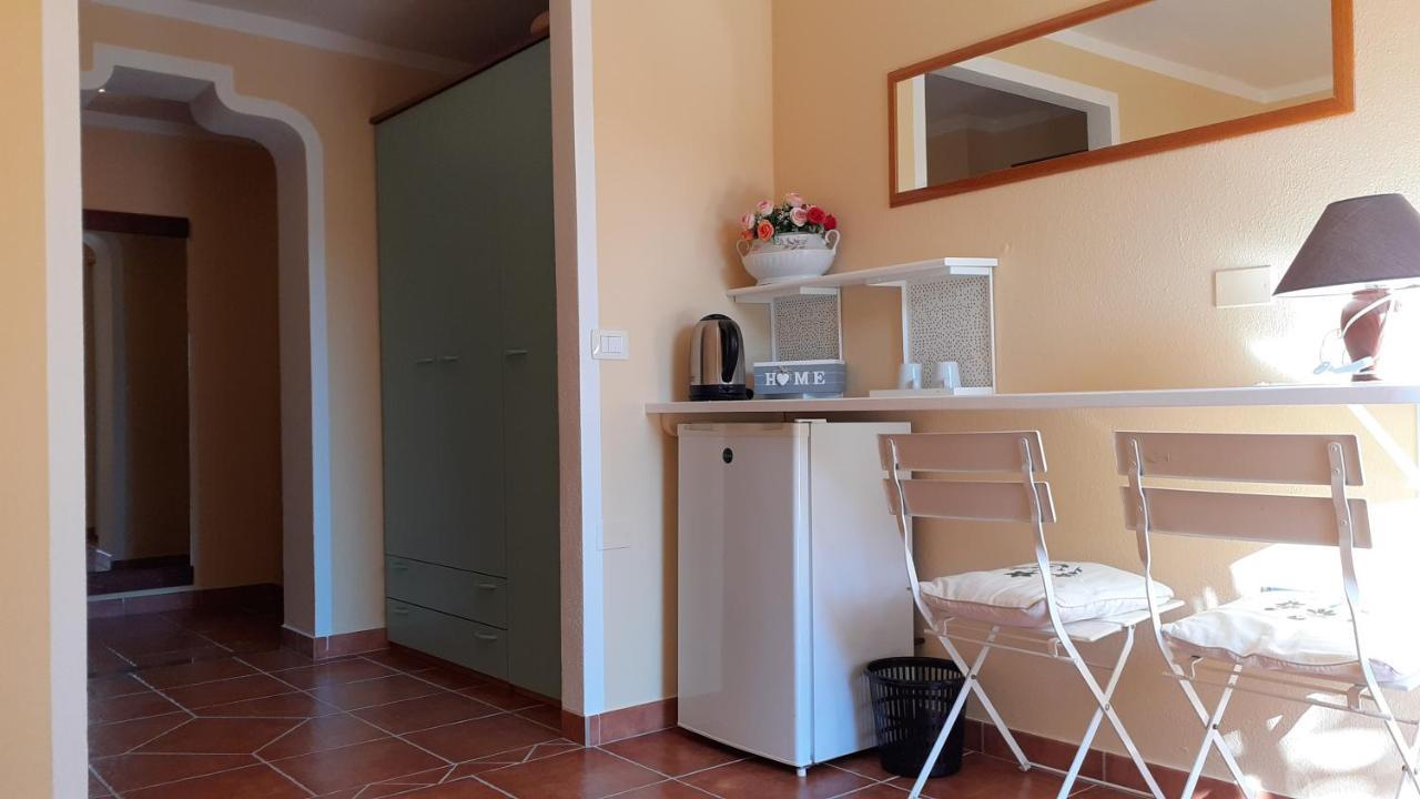 Li Muntigeddi Hotel San Teodoro  Luaran gambar
