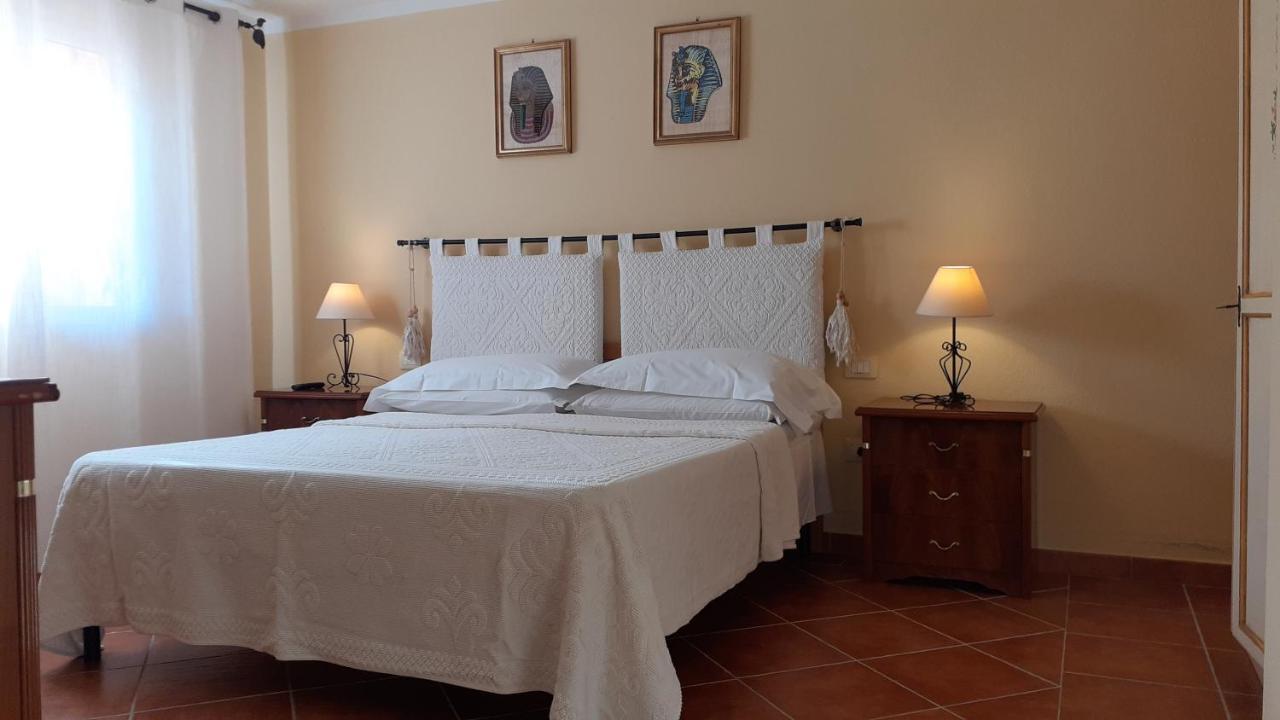 Li Muntigeddi Hotel San Teodoro  Luaran gambar