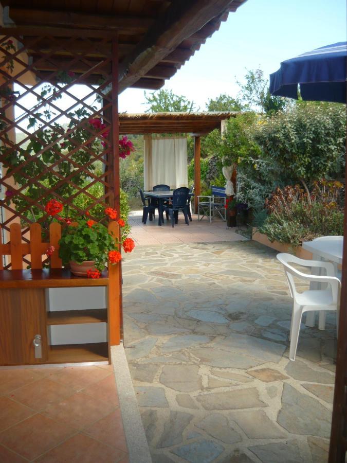 Li Muntigeddi Hotel San Teodoro  Luaran gambar
