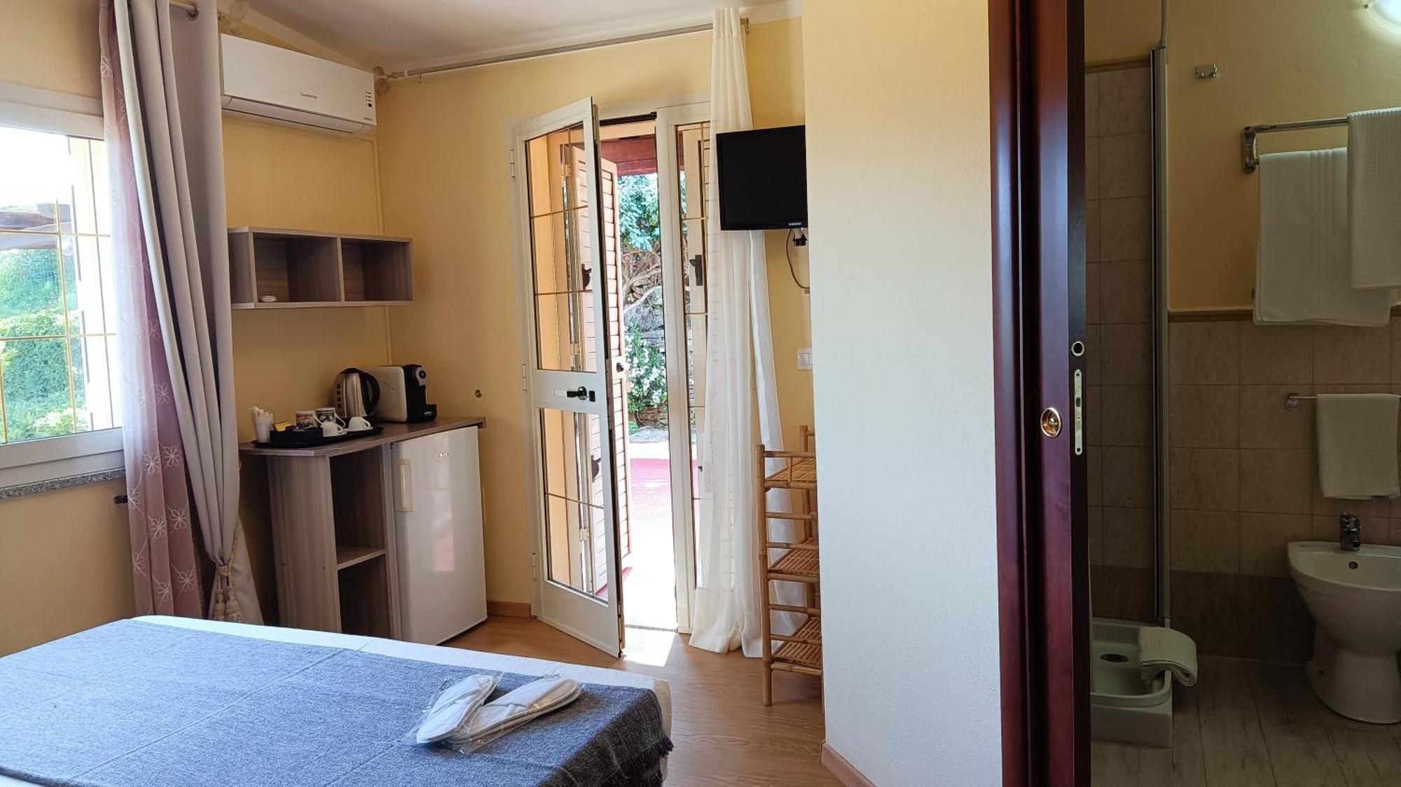 Li Muntigeddi Hotel San Teodoro  Luaran gambar
