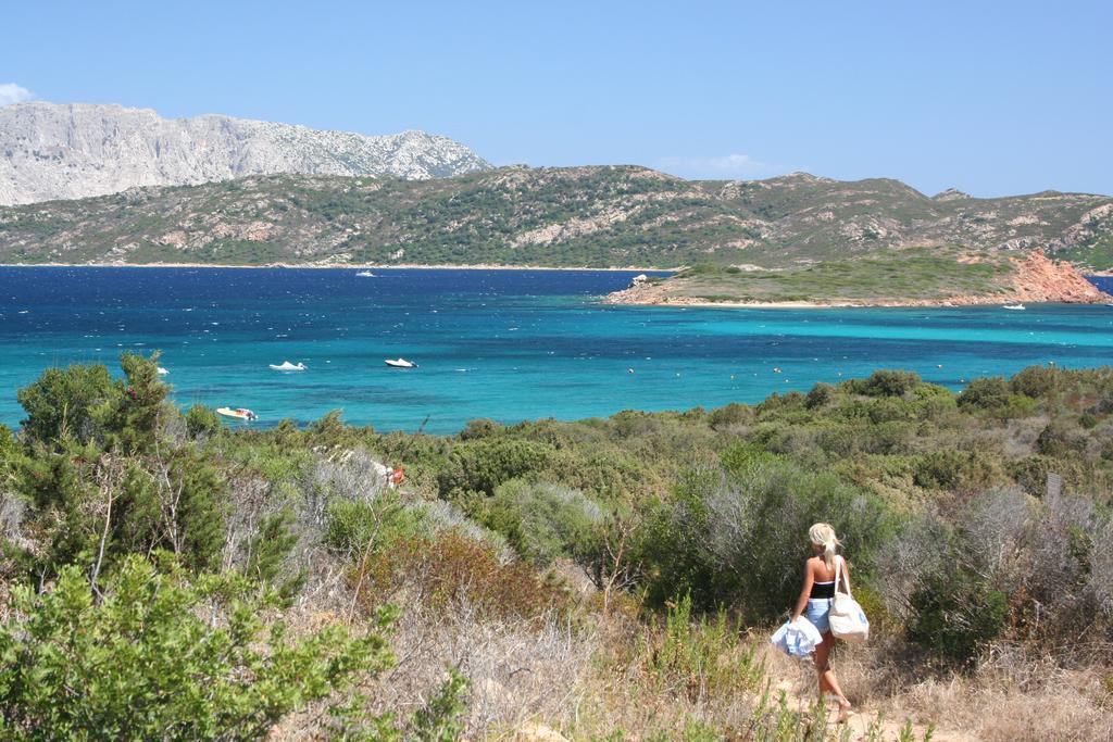 Li Muntigeddi Hotel San Teodoro  Luaran gambar