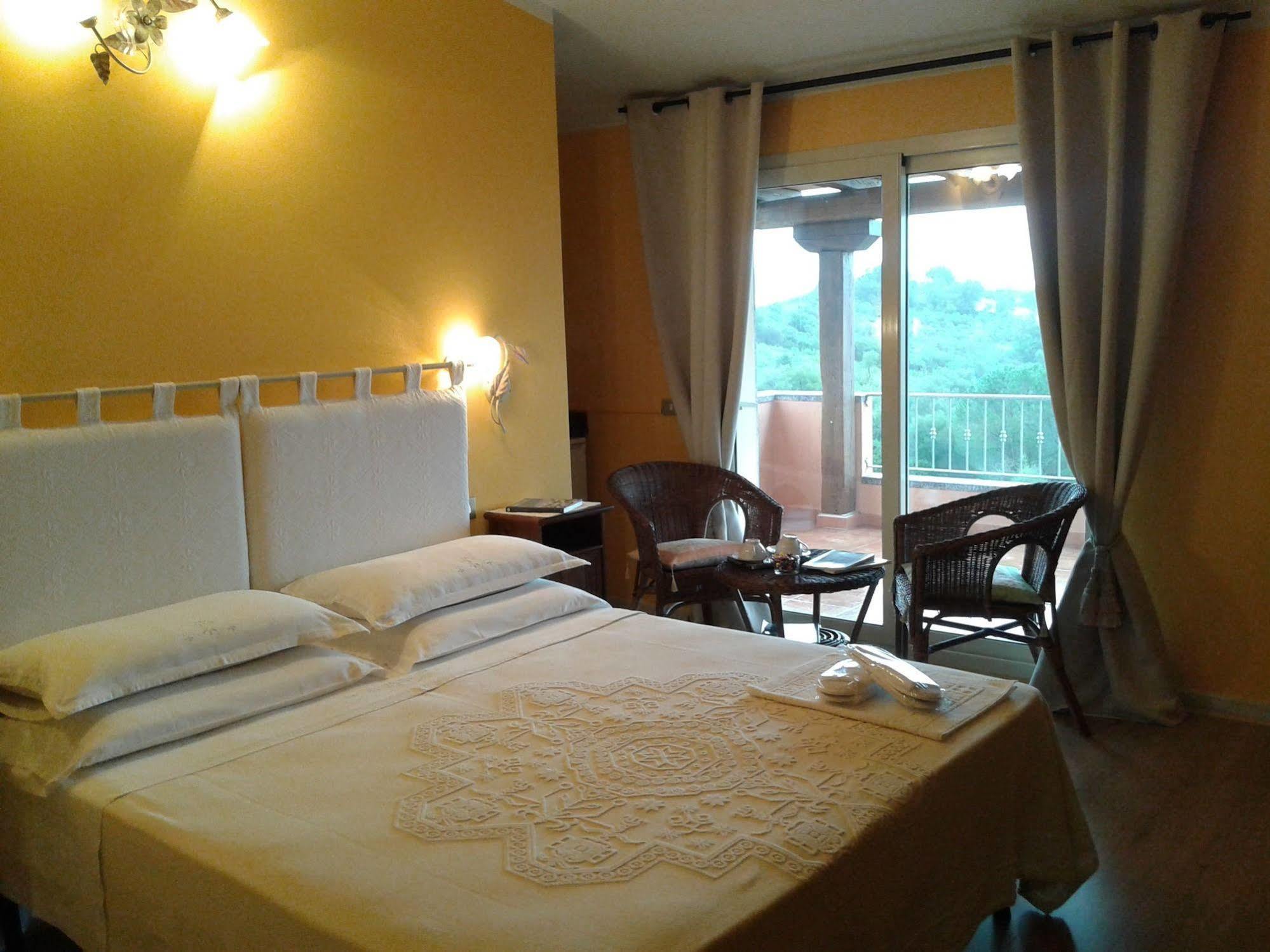 Li Muntigeddi Hotel San Teodoro  Luaran gambar