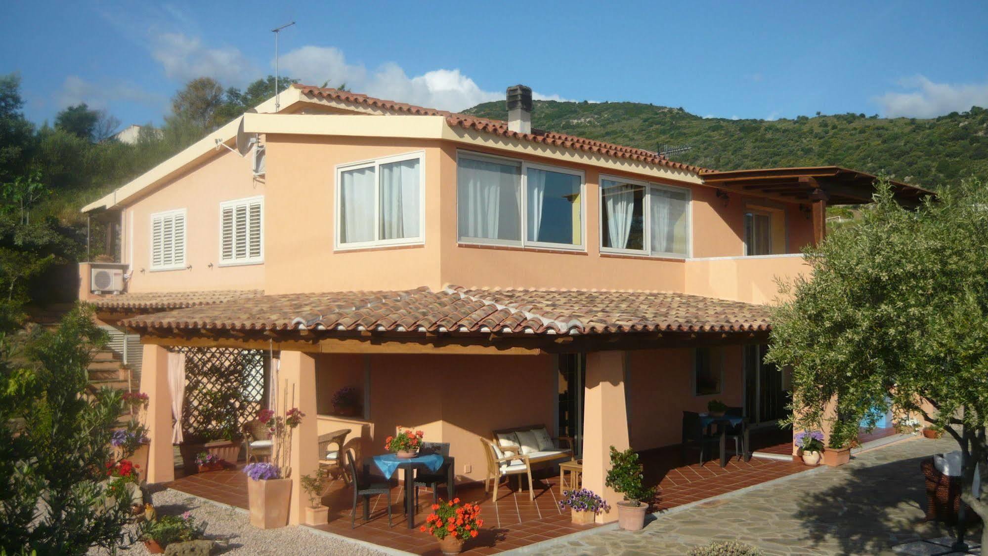 Li Muntigeddi Hotel San Teodoro  Luaran gambar