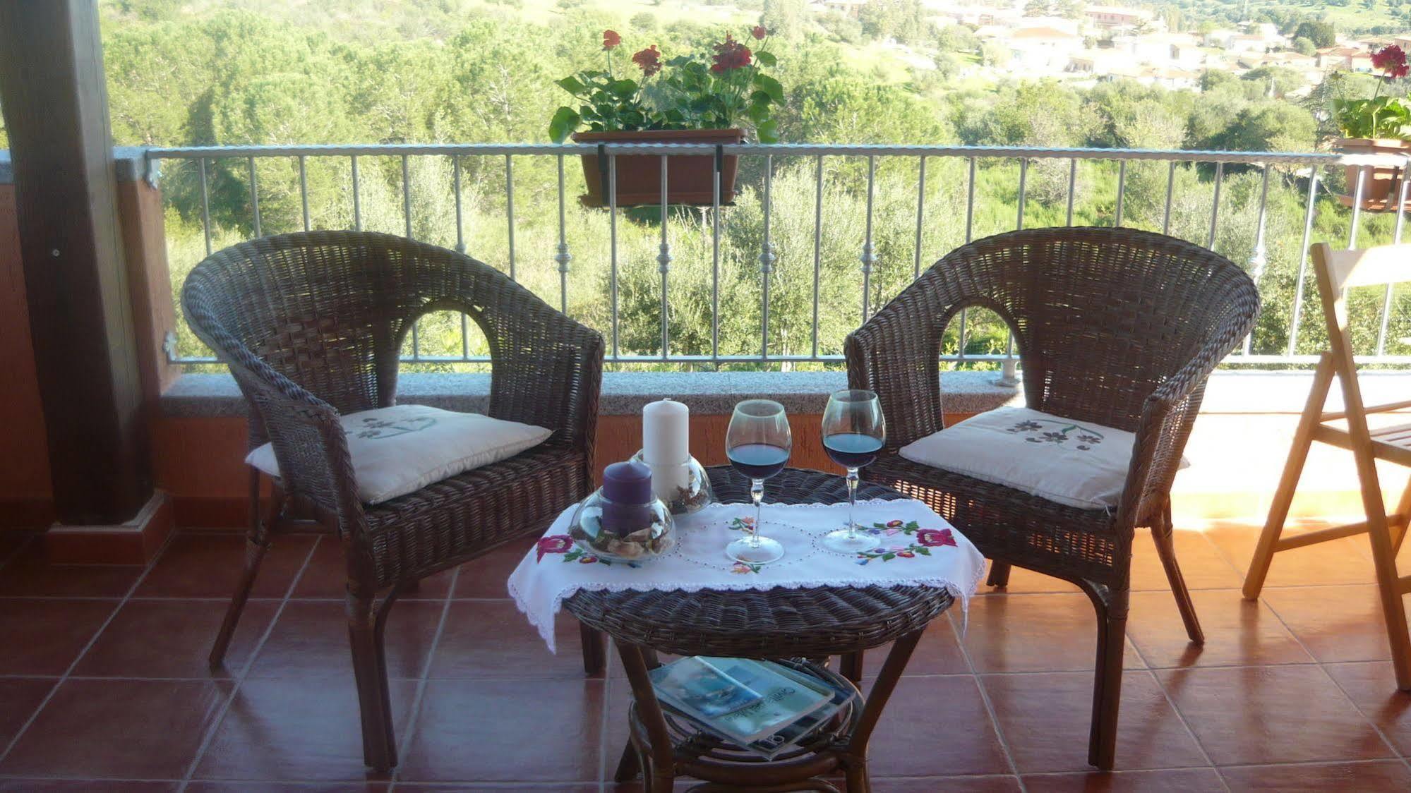 Li Muntigeddi Hotel San Teodoro  Luaran gambar