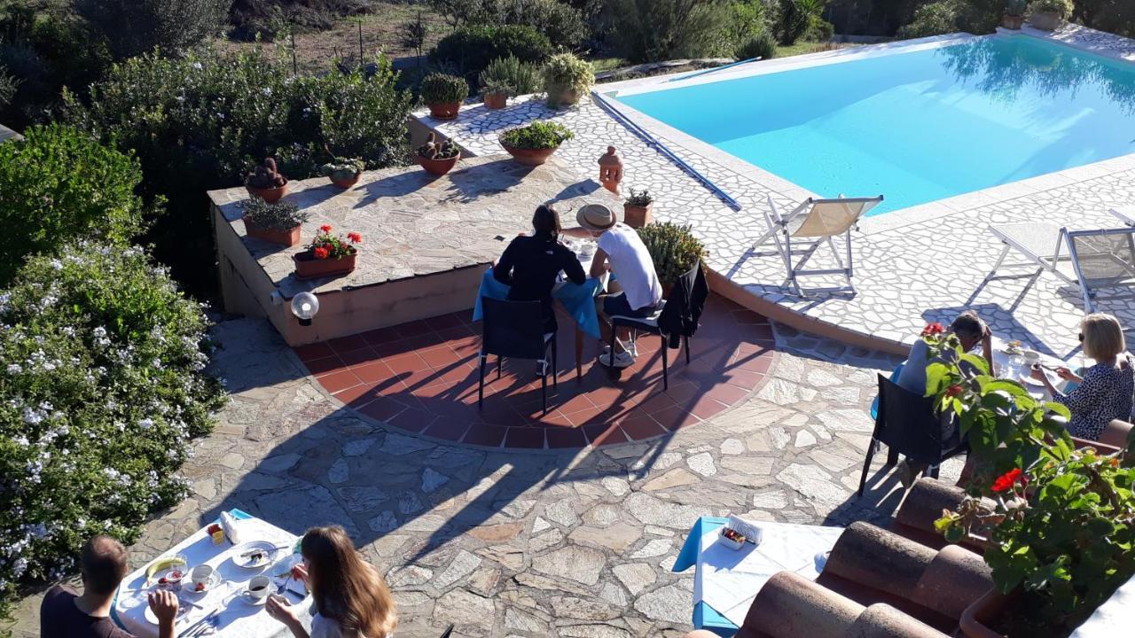 Li Muntigeddi Hotel San Teodoro  Luaran gambar