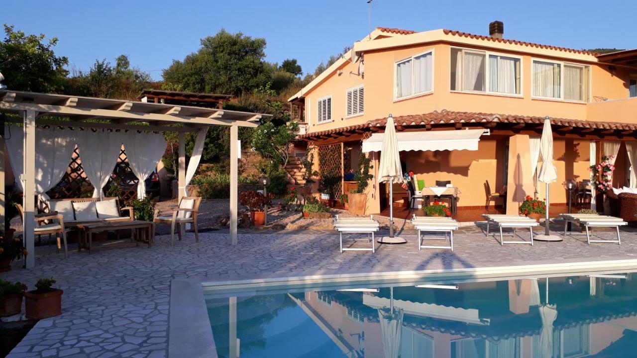 Li Muntigeddi Hotel San Teodoro  Luaran gambar