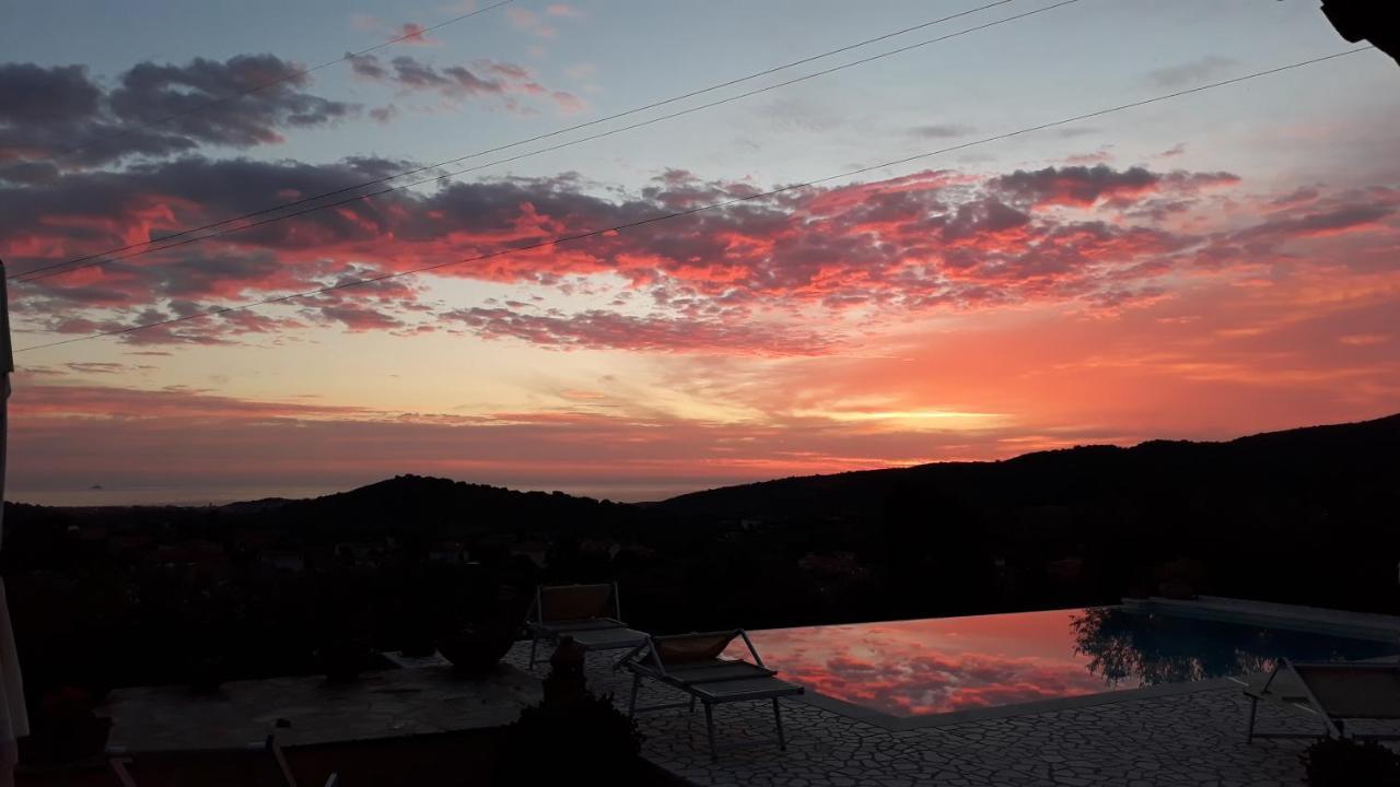 Li Muntigeddi Hotel San Teodoro  Luaran gambar