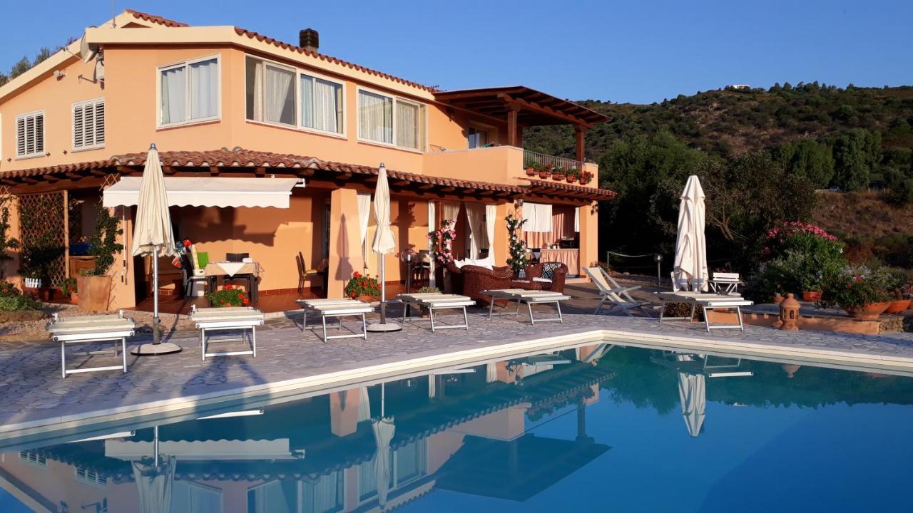 Li Muntigeddi Hotel San Teodoro  Luaran gambar
