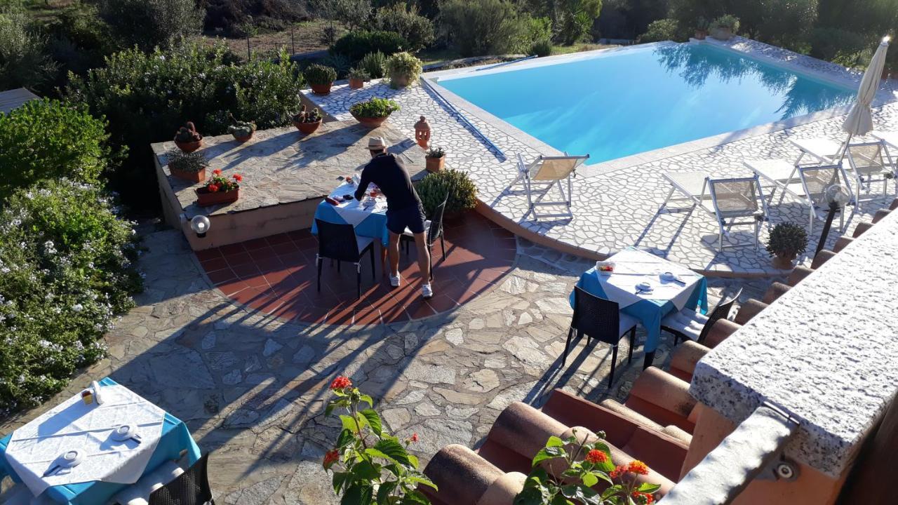 Li Muntigeddi Hotel San Teodoro  Luaran gambar