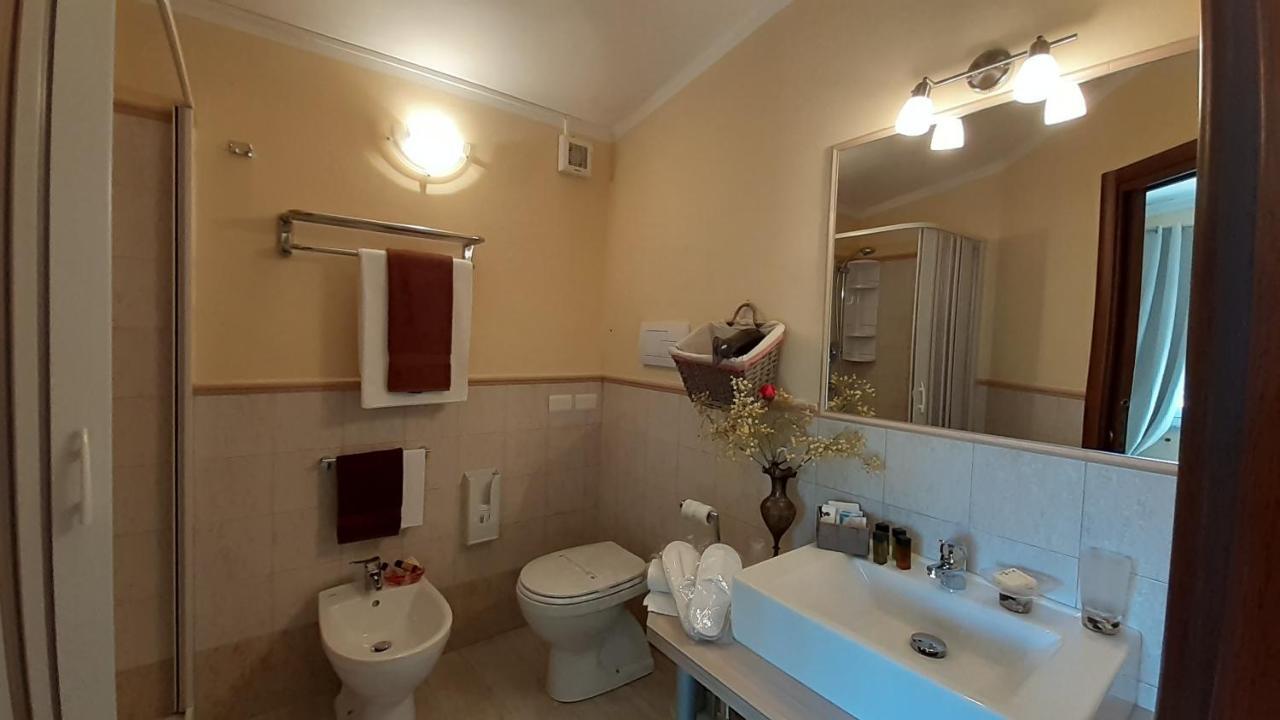 Li Muntigeddi Hotel San Teodoro  Luaran gambar