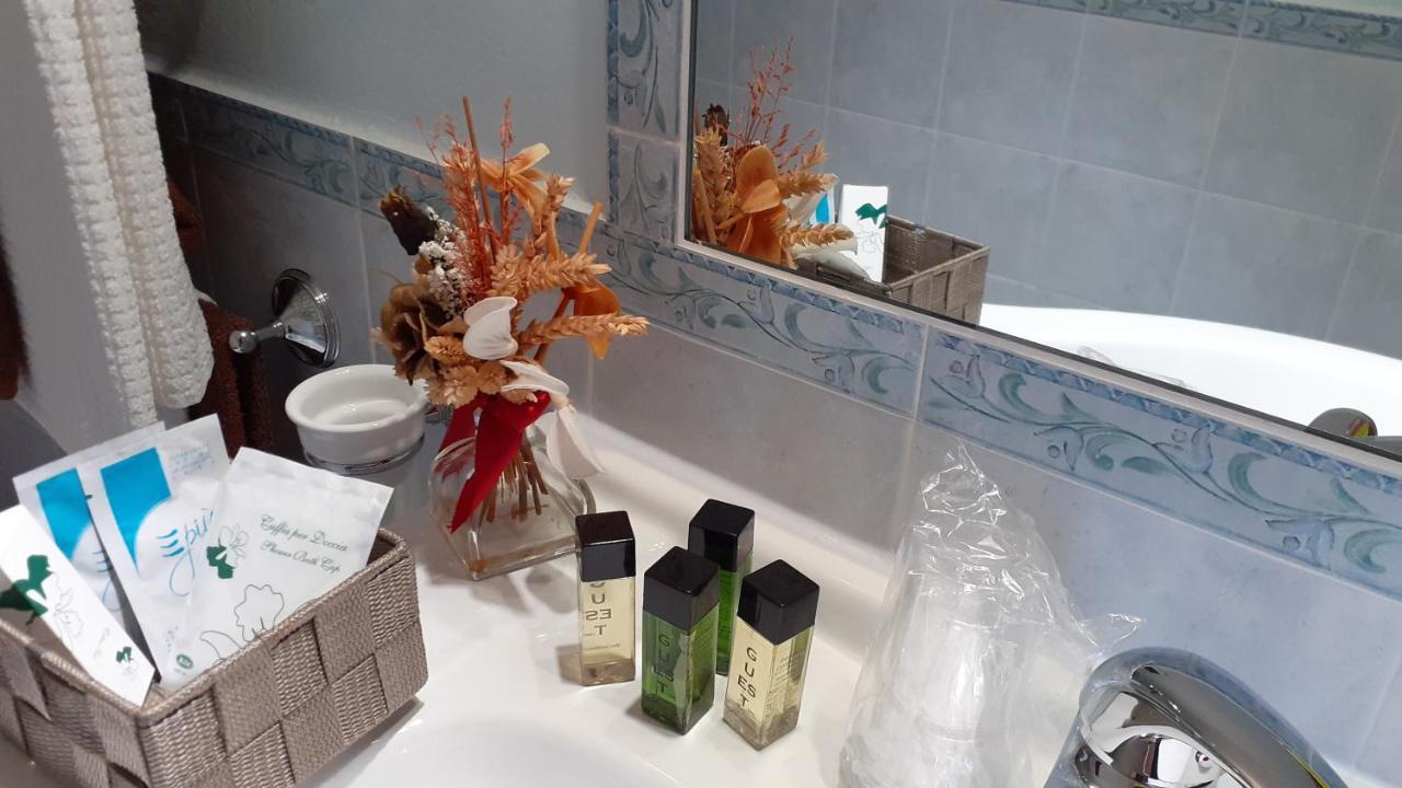 Li Muntigeddi Hotel San Teodoro  Luaran gambar