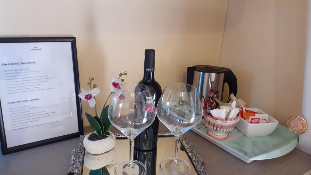 Li Muntigeddi Hotel San Teodoro  Luaran gambar